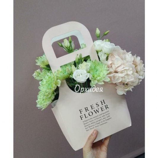 Цветочная композиция " от всего сердца"