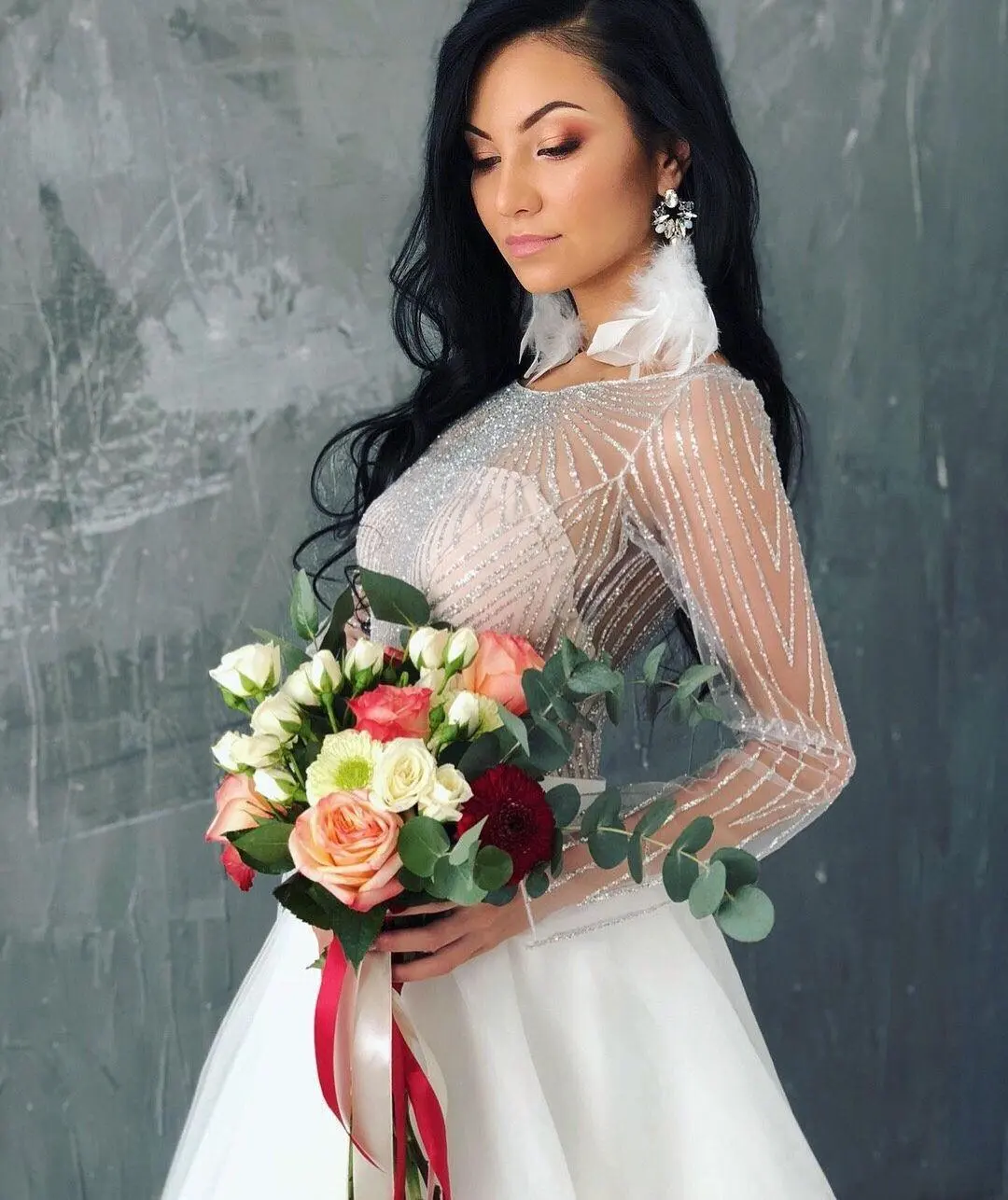 Девушка с букетом цветов